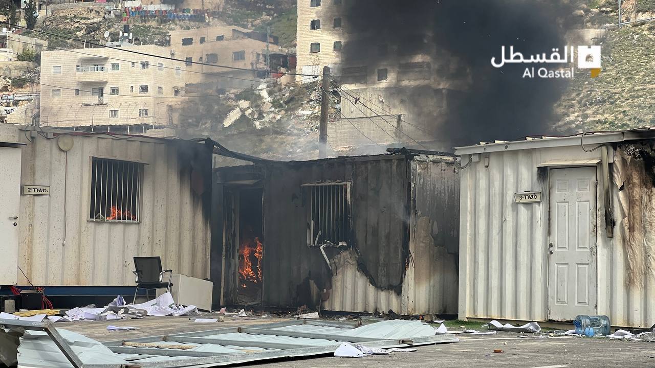 احراق مكاتب بلدية الاحتلال في جبل المكبر